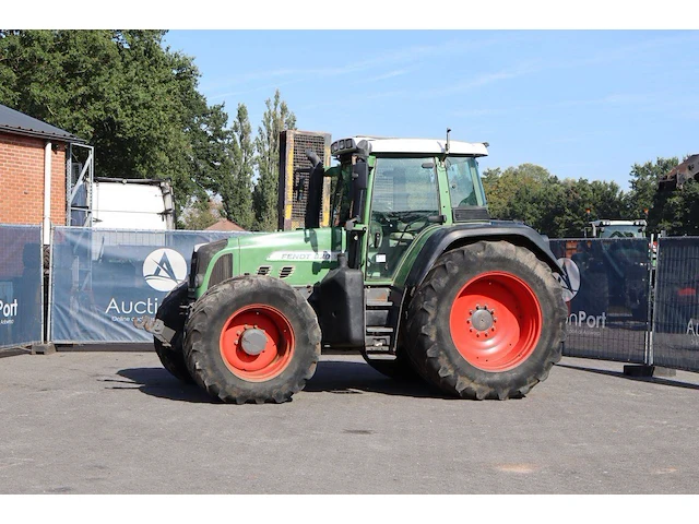 Tractor fendt 820 vario diesel - afbeelding 1 van  1
