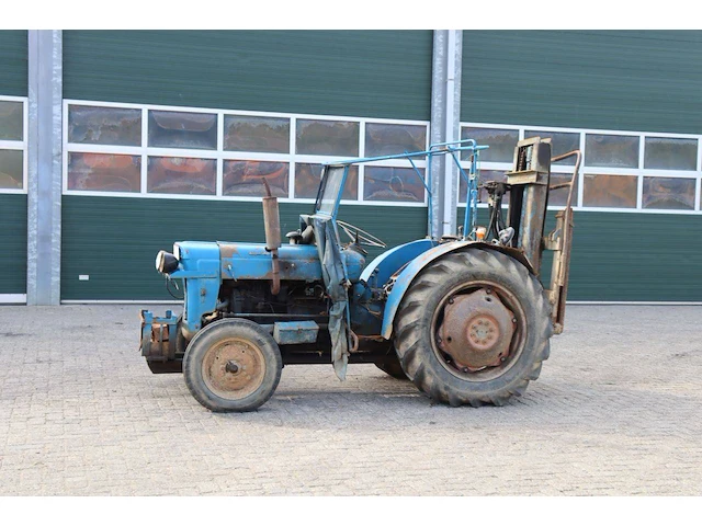 Tractor fordson diesel met hefmast - afbeelding 1 van  1