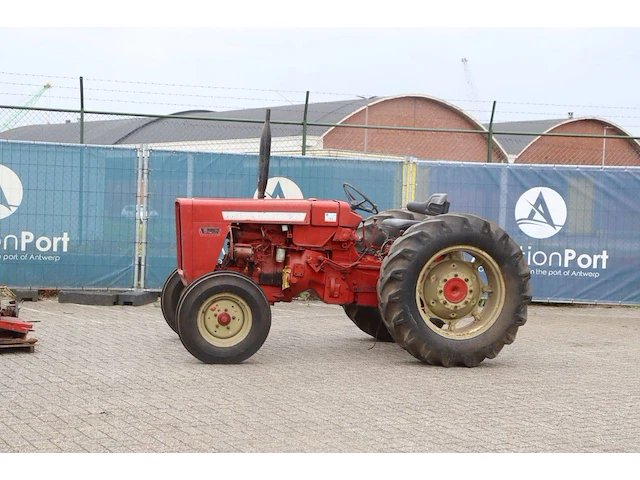 Tractor international 523 diesel 1966 met onderdelen - afbeelding 1 van  1