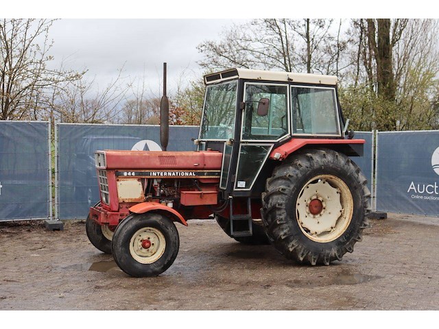 Tractor international harvester co 844 diesel 74pk - afbeelding 1 van  1