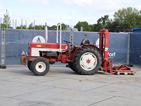 Tractor international harvester co e733 diesel met hefmast - afbeelding 1 van  1