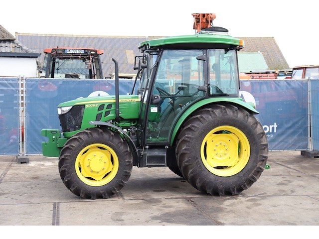 Tractor john deere 5075e 4wd diesel 65pk 2024 - afbeelding 1 van  1