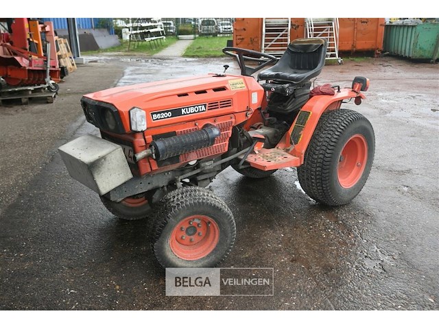 Tractor kubota - afbeelding 2 van  12