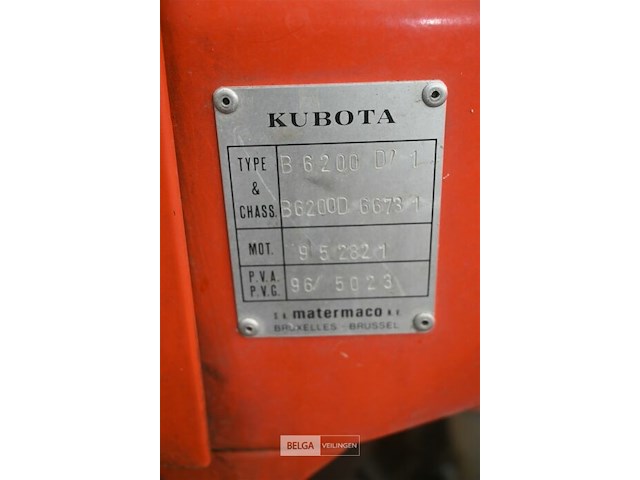 Tractor kubota - afbeelding 4 van  12