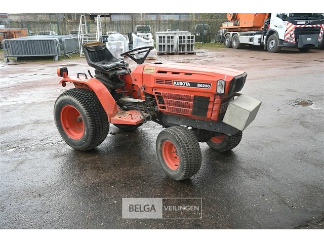 Tractor kubota - afbeelding 1 van  12