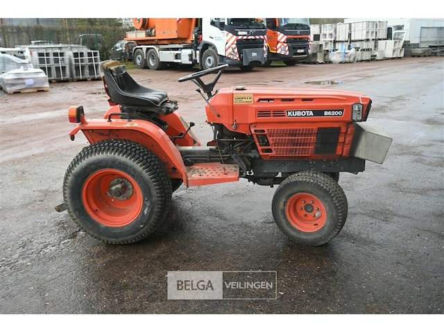 Tractor kubota - afbeelding 5 van  12