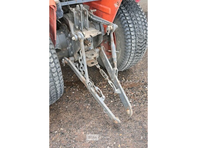 Tractor kubota - afbeelding 6 van  12