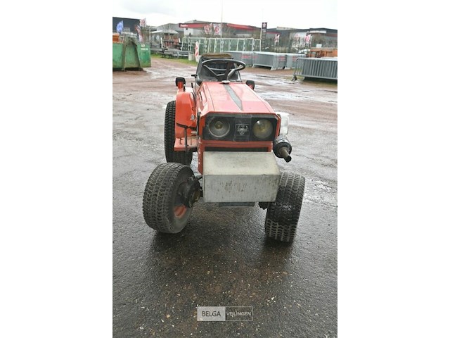 Tractor kubota - afbeelding 8 van  12