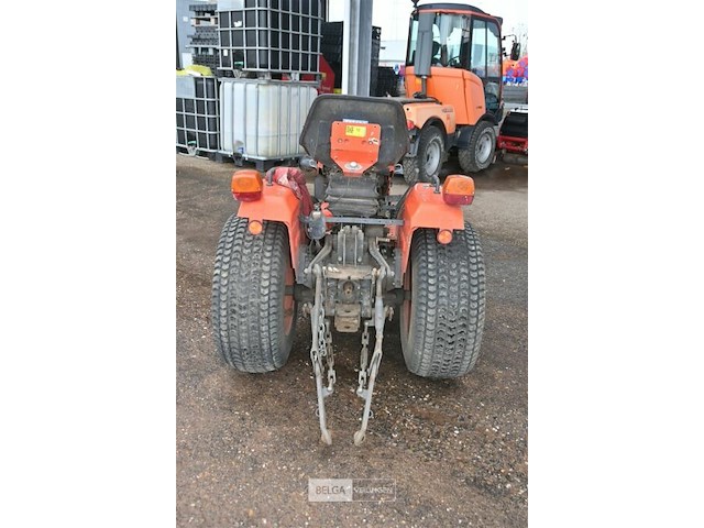 Tractor kubota - afbeelding 10 van  12