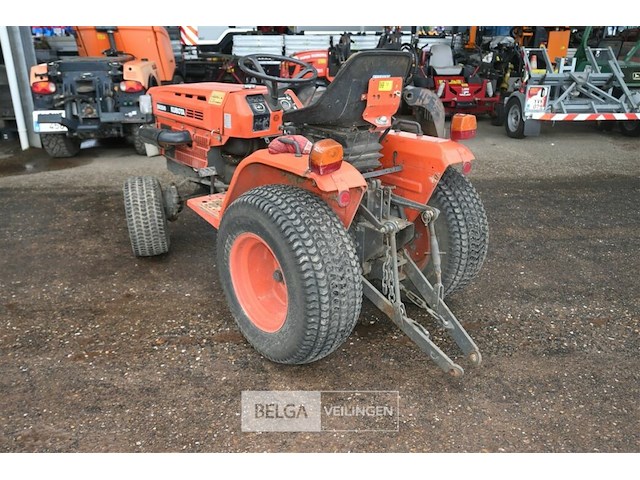 Tractor kubota - afbeelding 11 van  12