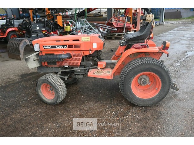 Tractor kubota - afbeelding 12 van  12