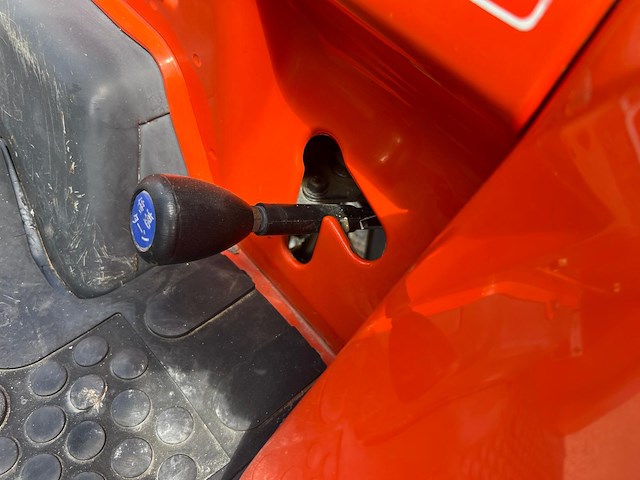 Tractor kubota - afbeelding 14 van  22