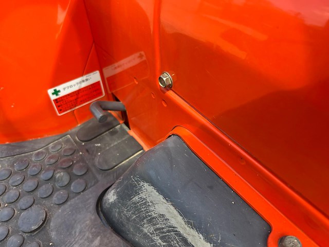 Tractor kubota - afbeelding 15 van  22