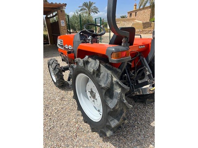 Tractor kubota - afbeelding 20 van  22