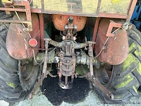 Tractor massey-ferguson 130, voorzien van een cabine en een drie-punts hefinrichting, zonder sleutel, zonder boorddocumenten - afbeelding 2 van  6