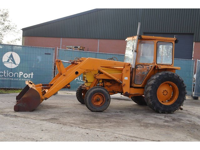 Tractor mwm diesel met voorlader - afbeelding 1 van  1