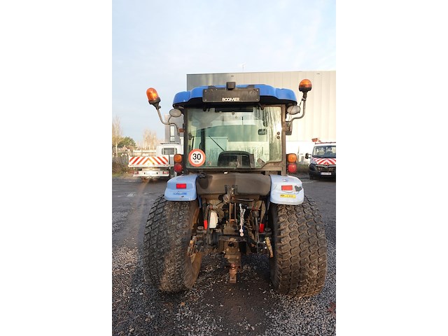 Tractor new holland boomer - afbeelding 15 van  20