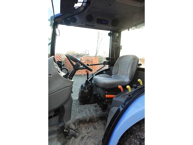 Tractor new holland boomer - afbeelding 16 van  20