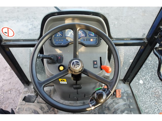 Tractor new holland boomer - afbeelding 17 van  20