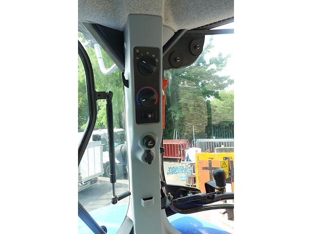 Tractor new holland - afbeelding 11 van  22