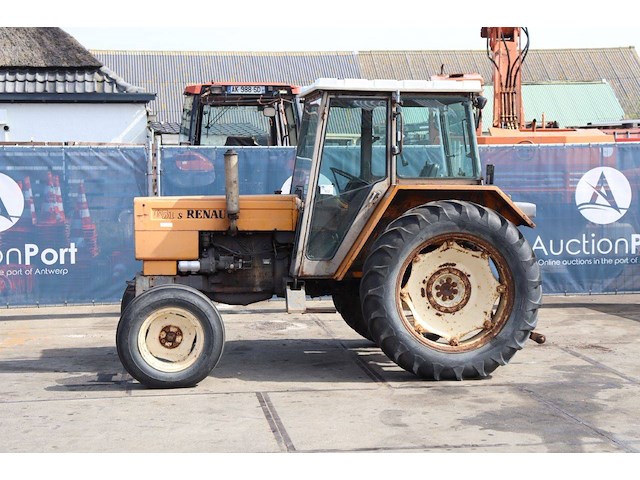 Tractor renault 651s diesel 65pk 1985 - afbeelding 1 van  1