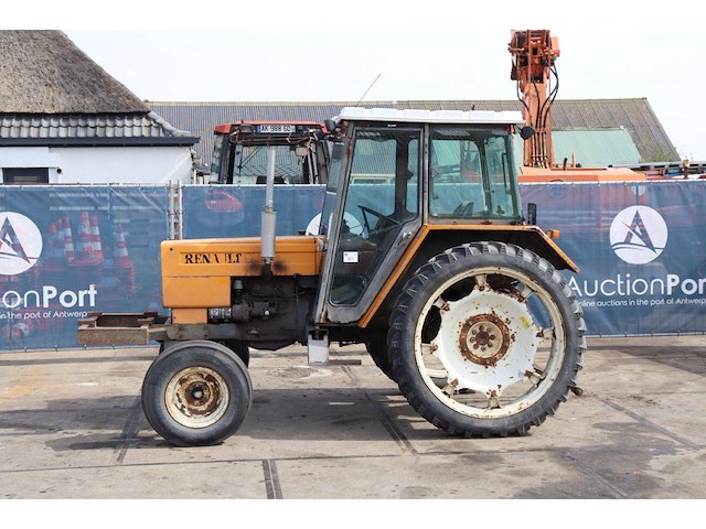 Tractor renault r551s diesel 55pk 1983 - afbeelding 1 van  1