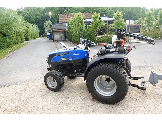 Tractor solis - afbeelding 1 van  12
