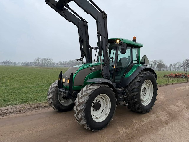 Tractor valtra c110 diesel 2005 met voorlader - afbeelding 1 van  1