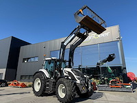 Tractor valtra t254 versu, manitou verreiker en divers agrarisch materiaal