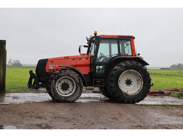Tractor valtra valmet 8350 diesel 2000 - afbeelding 1 van  1