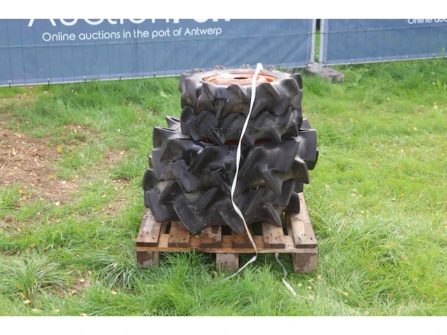 Tractorbanden set bridgestone met velgen 4 stuks - afbeelding 1 van  1
