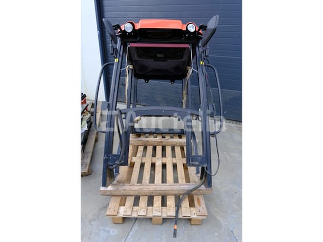 Tractorcabine - afbeelding 1 van  9