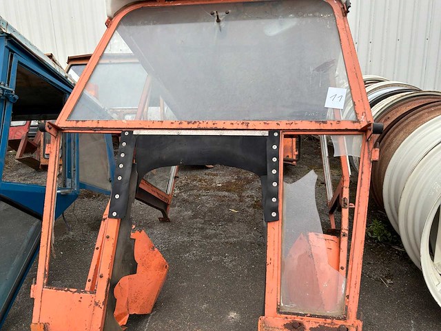 Tractorcabine - afbeelding 1 van  1
