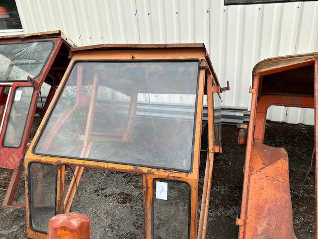 Tractorcabine - afbeelding 1 van  2
