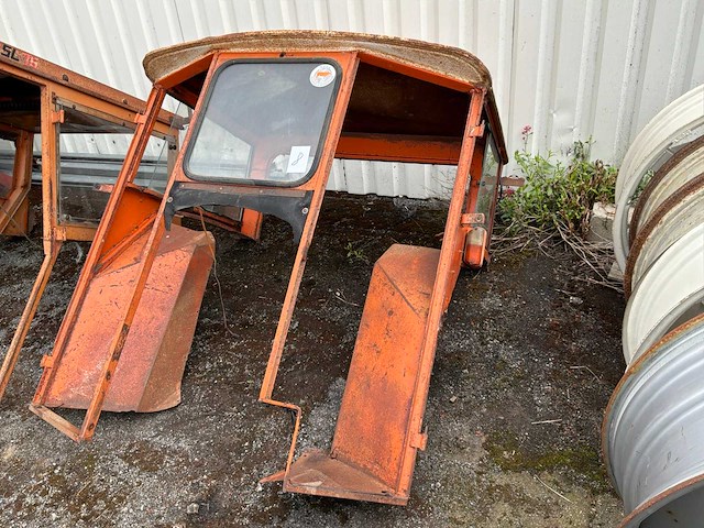 Tractorcabine - afbeelding 1 van  6