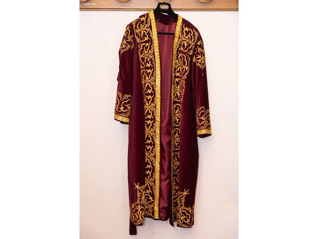 Traditionele kazachse fluwelen gewaad - afbeelding 2 van  5