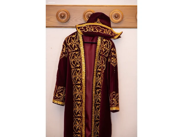 Traditionele kazachse fluwelen gewaad - afbeelding 5 van  5
