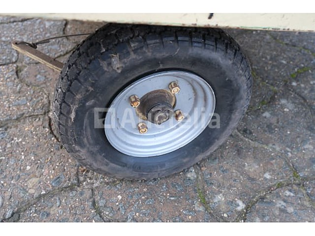 Trailer voor tractormaaier merk en model onleesbaar - afbeelding 6 van  10