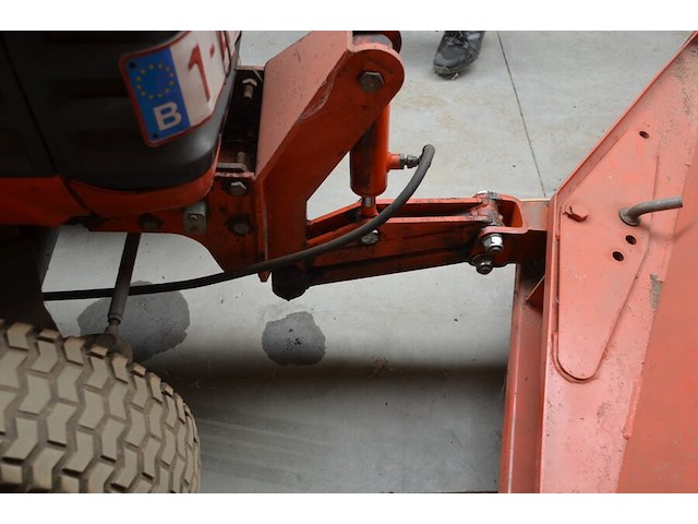 Traktor kubota b2410 met sneeuwschuif en meststofstrooier (niet getest) - afbeelding 3 van  29