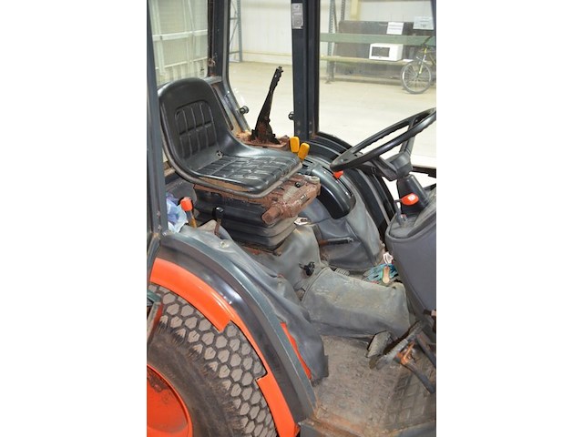 Traktor kubota b2410 met sneeuwschuif en meststofstrooier (niet getest) - afbeelding 5 van  29