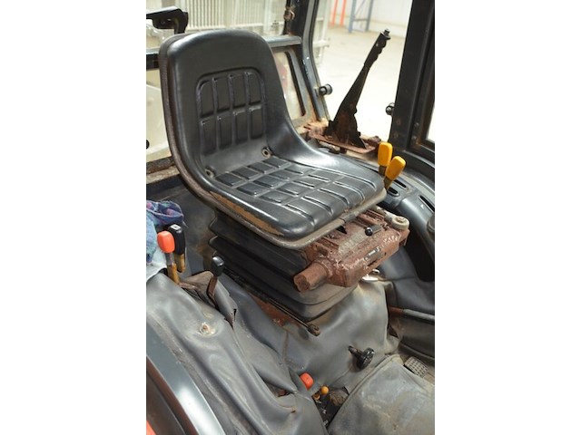 Traktor kubota b2410 met sneeuwschuif en meststofstrooier (niet getest) - afbeelding 6 van  29