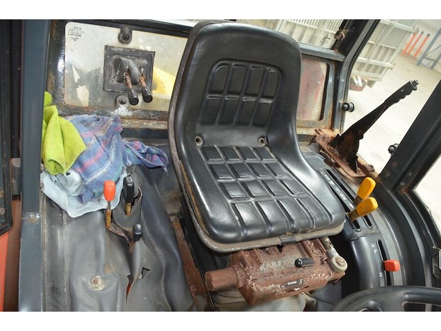 Traktor kubota b2410 met sneeuwschuif en meststofstrooier (niet getest) - afbeelding 8 van  29