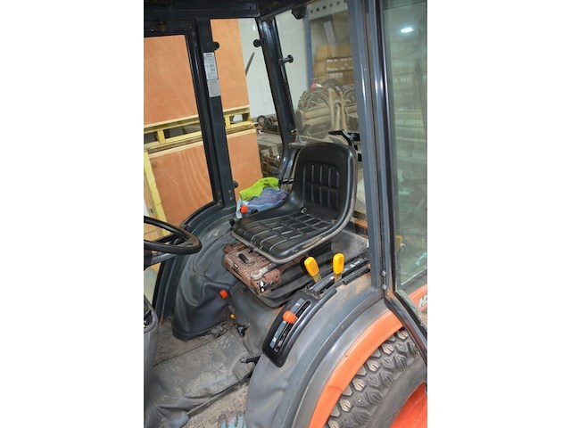 Traktor kubota b2410 met sneeuwschuif en meststofstrooier (niet getest) - afbeelding 9 van  29