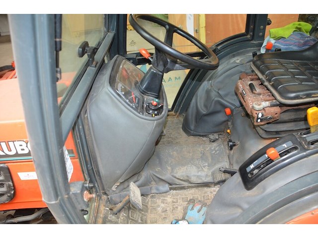 Traktor kubota b2410 met sneeuwschuif en meststofstrooier (niet getest) - afbeelding 10 van  29
