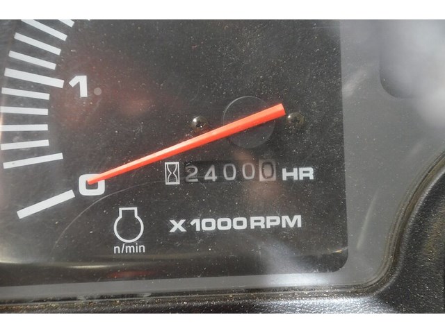Traktor kubota b2410 met sneeuwschuif en meststofstrooier (niet getest) - afbeelding 11 van  29