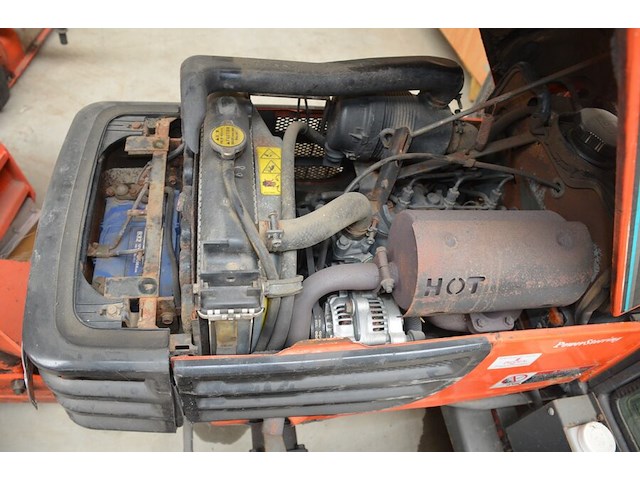 Traktor kubota b2410 met sneeuwschuif en meststofstrooier (niet getest) - afbeelding 14 van  29