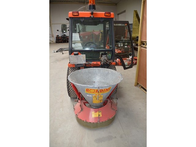 Traktor kubota b2410 met sneeuwschuif en meststofstrooier (niet getest) - afbeelding 18 van  29