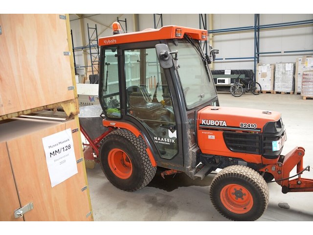 Traktor kubota b2410 met sneeuwschuif en meststofstrooier (niet getest) - afbeelding 20 van  29