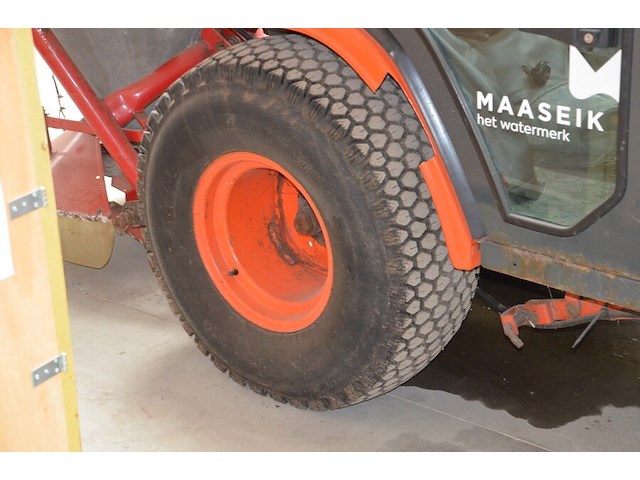 Traktor kubota b2410 met sneeuwschuif en meststofstrooier (niet getest) - afbeelding 22 van  29