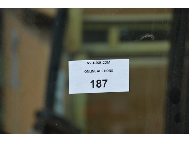 Traktor kubota b2410 met sneeuwschuif en meststofstrooier (niet getest) - afbeelding 12 van  29